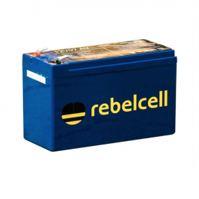 Rebelcell Li-Ion akku, 12V140A (1670 Wh). Paino n. 10.5kg. Jännite/varausnäyttö