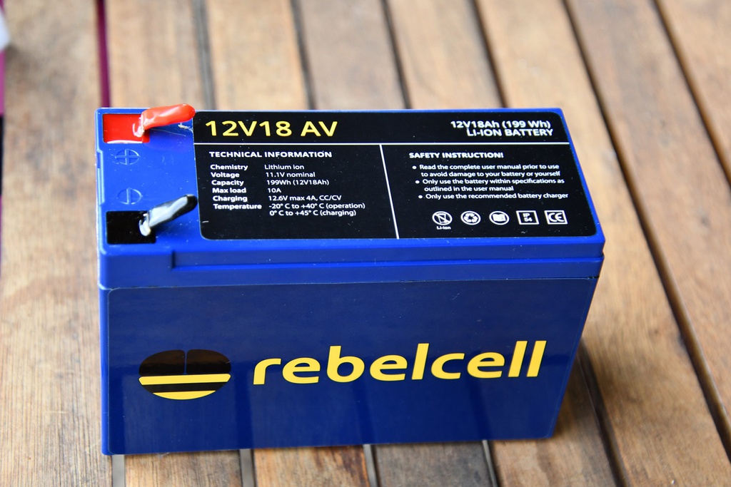 Rebelcell Li-Ion akku, 12V18A (199 Wh). Paino n. 1kg